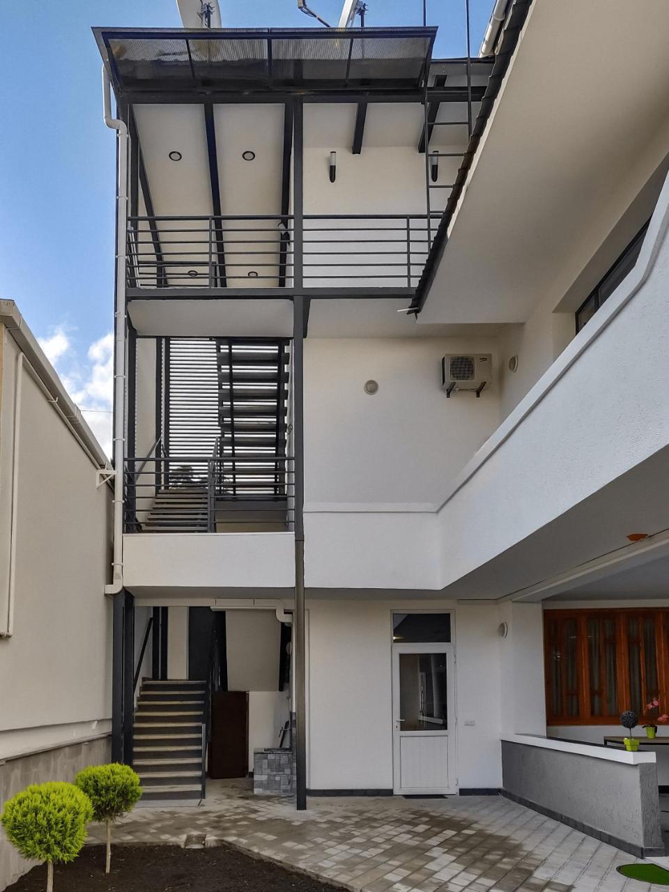 Westay Hotel Tbilisi Exterior foto